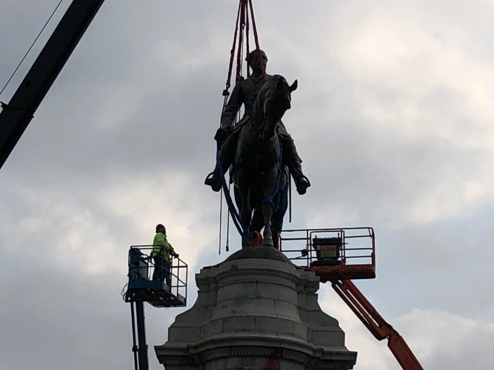 LEE STATUE